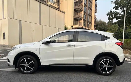 Honda Vezel, 2021 год, 1 199 000 рублей, 6 фотография