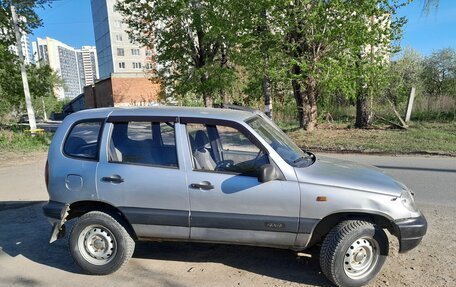 Chevrolet Niva I рестайлинг, 2003 год, 240 000 рублей, 3 фотография