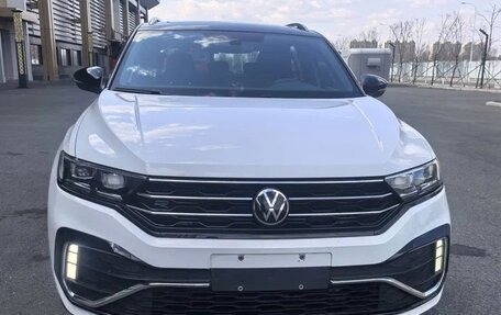 Volkswagen T-Roc I, 2022 год, 1 890 000 рублей, 2 фотография