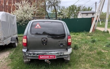 Chevrolet Niva I рестайлинг, 2004 год, 250 000 рублей, 3 фотография
