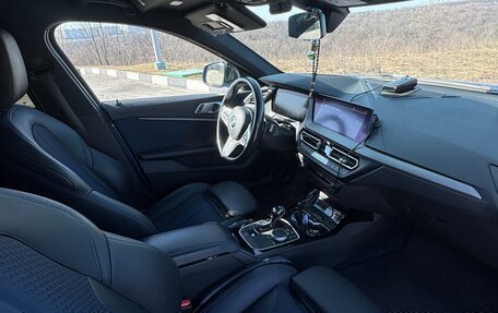 BMW 1 серия, 2019 год, 2 900 000 рублей, 19 фотография