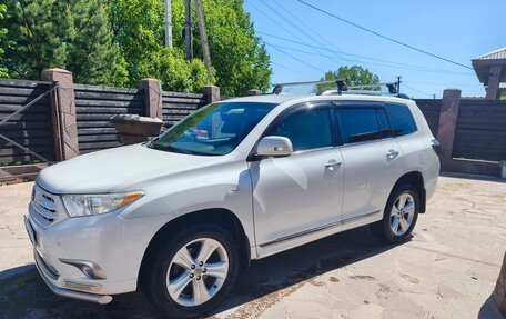 Toyota Highlander III, 2013 год, 1 590 000 рублей, 1 фотография
