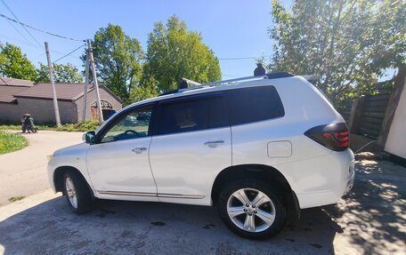 Toyota Highlander III, 2013 год, 1 590 000 рублей, 3 фотография