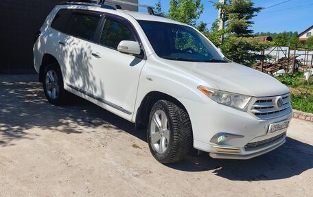 Toyota Highlander III, 2013 год, 1 590 000 рублей, 5 фотография