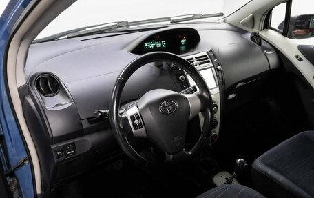 Toyota Yaris III рестайлинг, 2007 год, 799 000 рублей, 10 фотография