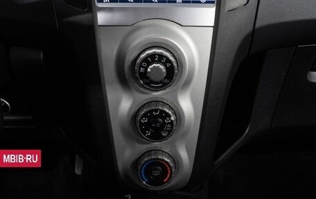 Toyota Yaris III рестайлинг, 2007 год, 799 000 рублей, 20 фотография
