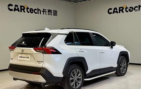 Toyota RAV4, 2024 год, 4 140 000 рублей, 7 фотография