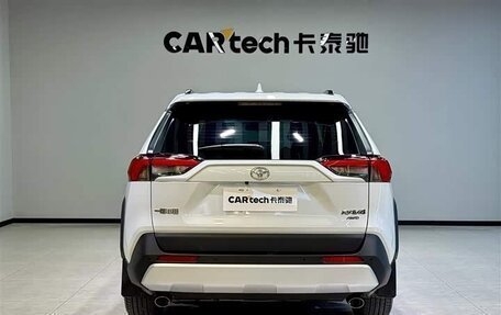 Toyota RAV4, 2024 год, 4 140 000 рублей, 4 фотография