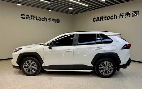 Toyota RAV4, 2024 год, 4 140 000 рублей, 6 фотография