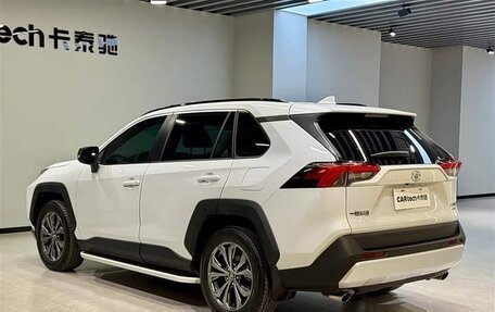 Toyota RAV4, 2024 год, 4 140 000 рублей, 5 фотография
