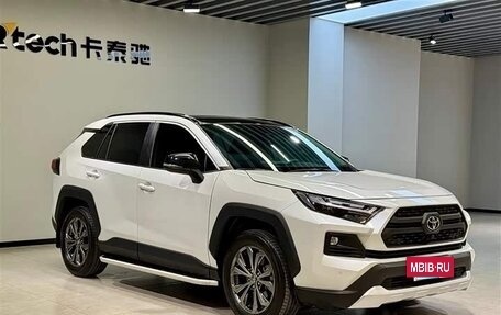Toyota RAV4, 2024 год, 4 140 000 рублей, 3 фотография
