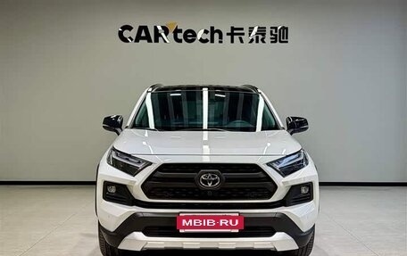 Toyota RAV4, 2024 год, 4 140 000 рублей, 2 фотография