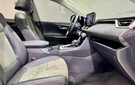 Toyota RAV4, 2024 год, 4 140 000 рублей, 11 фотография