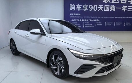 Hyundai Elantra, 2023 год, 1 950 000 рублей, 2 фотография