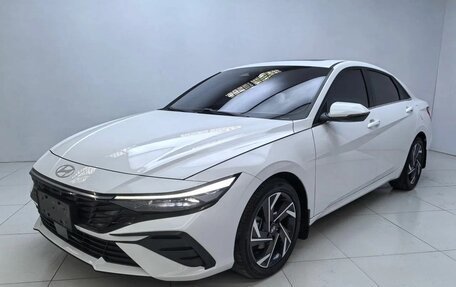 Hyundai Elantra, 2023 год, 1 950 000 рублей, 16 фотография