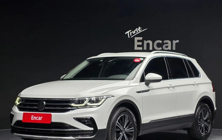 Volkswagen Tiguan II, 2022 год, 3 200 000 рублей, 1 фотография