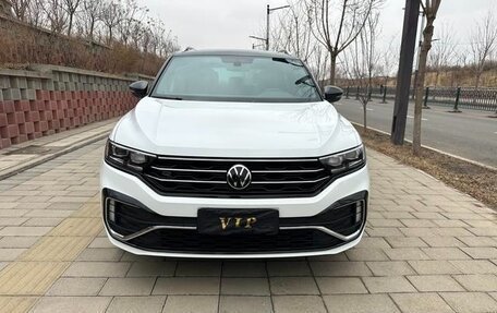 Volkswagen T-Roc I, 2022 год, 1 530 000 рублей, 2 фотография