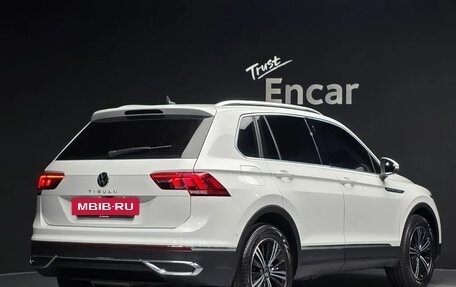 Volkswagen Tiguan II, 2022 год, 3 200 000 рублей, 4 фотография