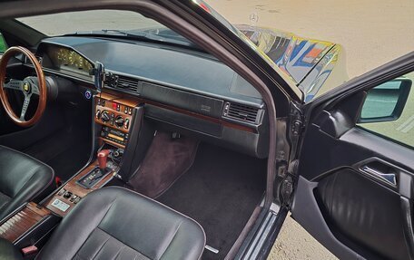 Mercedes-Benz E-Класс, 1993 год, 1 000 000 рублей, 9 фотография