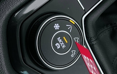 Volkswagen Tiguan II, 2021 год, 3 400 000 рублей, 23 фотография