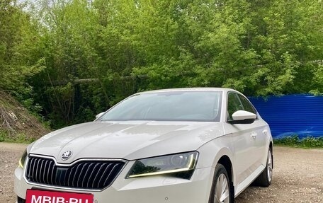 Skoda Superb III рестайлинг, 2015 год, 1 420 000 рублей, 2 фотография
