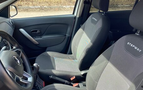 Renault Logan II, 2019 год, 850 000 рублей, 6 фотография