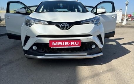 Toyota C-HR I рестайлинг, 2018 год, 2 400 000 рублей, 2 фотография