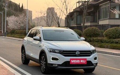 Volkswagen T-Roc I, 2022 год, 1 415 000 рублей, 3 фотография
