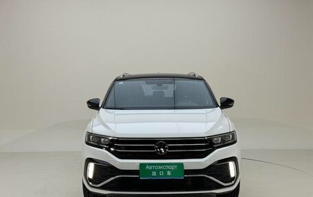 Volkswagen T-Roc I, 2022 год, 1 447 000 рублей, 2 фотография