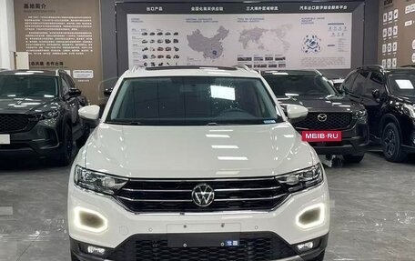 Volkswagen T-Roc I, 2022 год, 1 496 000 рублей, 2 фотография