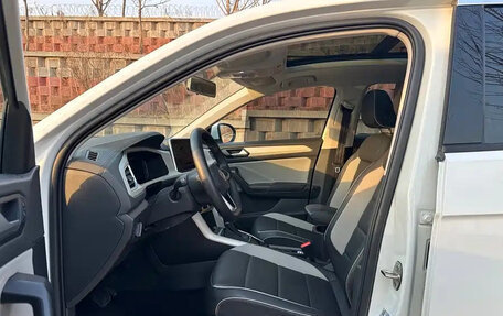 Volkswagen T-Roc I, 2023 год, 1 659 830 рублей, 7 фотография