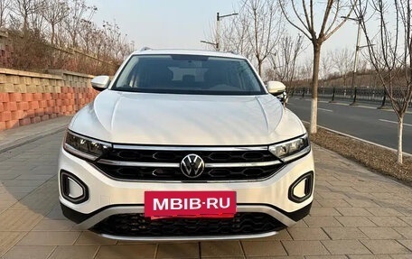 Volkswagen T-Roc I, 2023 год, 1 659 830 рублей, 2 фотография
