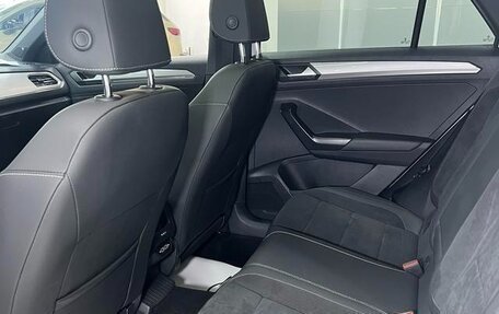 Volkswagen T-Roc I, 2022 год, 1 500 000 рублей, 17 фотография