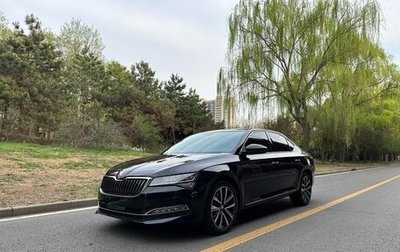 Skoda Superb III рестайлинг, 2021 год, 1 820 000 рублей, 1 фотография