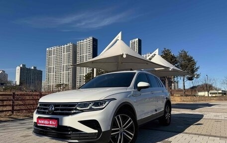 Volkswagen Tiguan II, 2023 год, 2 580 888 рублей, 1 фотография