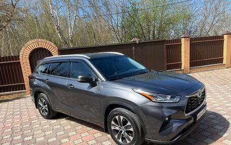 Toyota Highlander, 2021 год, 3 800 000 рублей, 2 фотография