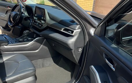 Toyota Highlander, 2021 год, 3 800 000 рублей, 23 фотография