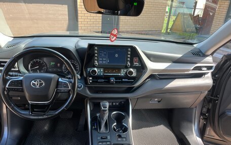 Toyota Highlander, 2021 год, 3 800 000 рублей, 29 фотография