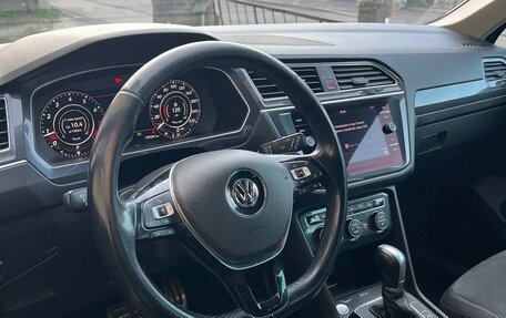 Volkswagen Tiguan II, 2018 год, 2 300 000 рублей, 10 фотография