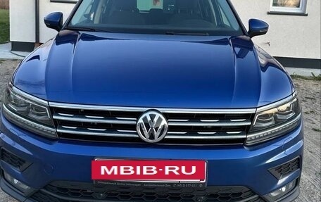 Volkswagen Tiguan II, 2018 год, 2 300 000 рублей, 2 фотография