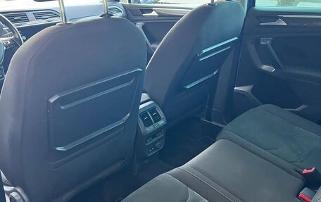 Volkswagen Tiguan II, 2018 год, 2 300 000 рублей, 16 фотография