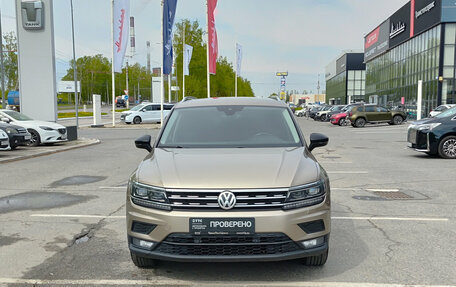 Volkswagen Tiguan II, 2020 год, 2 300 000 рублей, 2 фотография