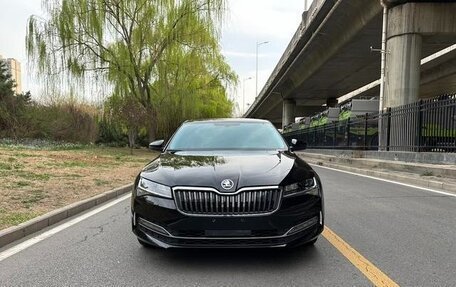 Skoda Superb III рестайлинг, 2021 год, 1 820 000 рублей, 2 фотография