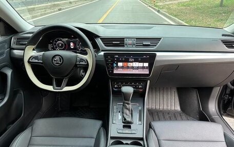 Skoda Superb III рестайлинг, 2021 год, 1 820 000 рублей, 9 фотография