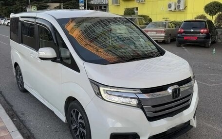 Honda Stepwgn IV, 2021 год, 1 950 000 рублей, 1 фотография