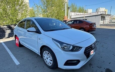 Hyundai Solaris II рестайлинг, 2020 год, 900 000 рублей, 1 фотография