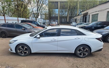 Hyundai Elantra, 2022 год, 1 800 000 рублей, 2 фотография