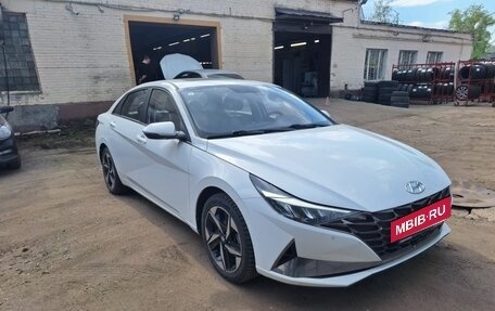 Hyundai Elantra, 2022 год, 1 800 000 рублей, 4 фотография