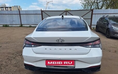Hyundai Elantra, 2022 год, 1 800 000 рублей, 6 фотография