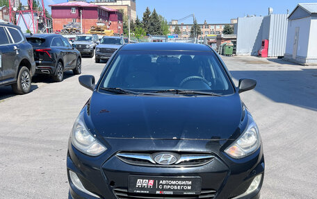 Hyundai Solaris II рестайлинг, 2013 год, 770 000 рублей, 2 фотография